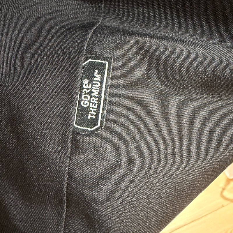 Moncler Grenoble Laplance 黑色羽絨滑雪夾克,採用GORE-TEX 防水防風面料2碼 98新配件塵袋衣架(細節私訊-7