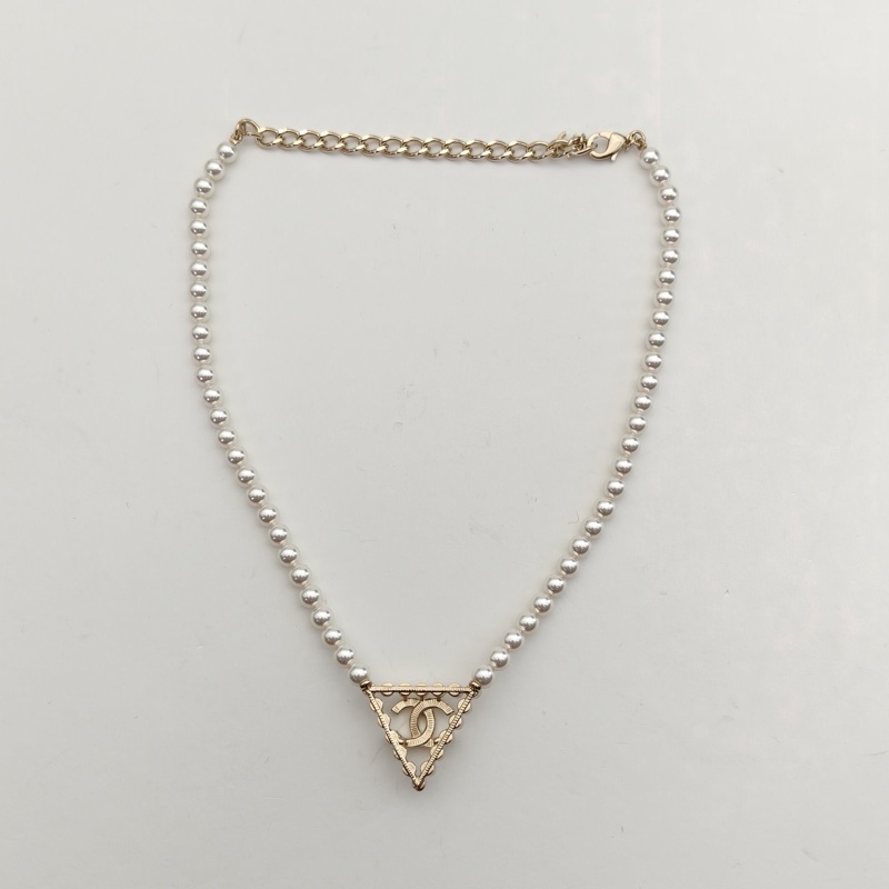 CHANEL 合金23P水鑽鏤空三角形珍珠項鏈-1
