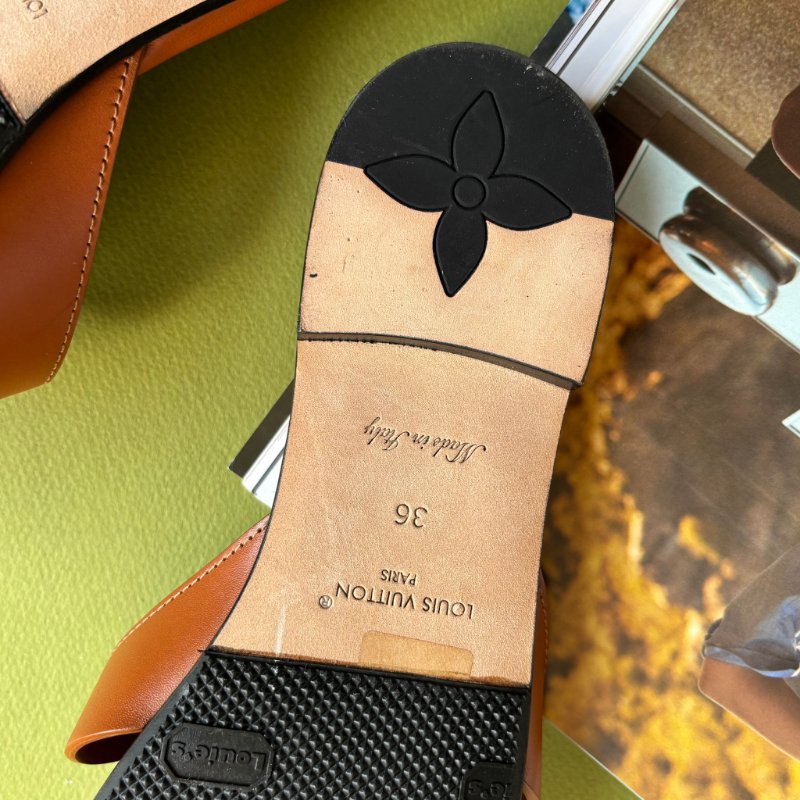 36號 ::Louis Vuitton::1ABP21 LV Isola Circle字母 平底涼鞋 琥珀色 焦糖色 棕色-17