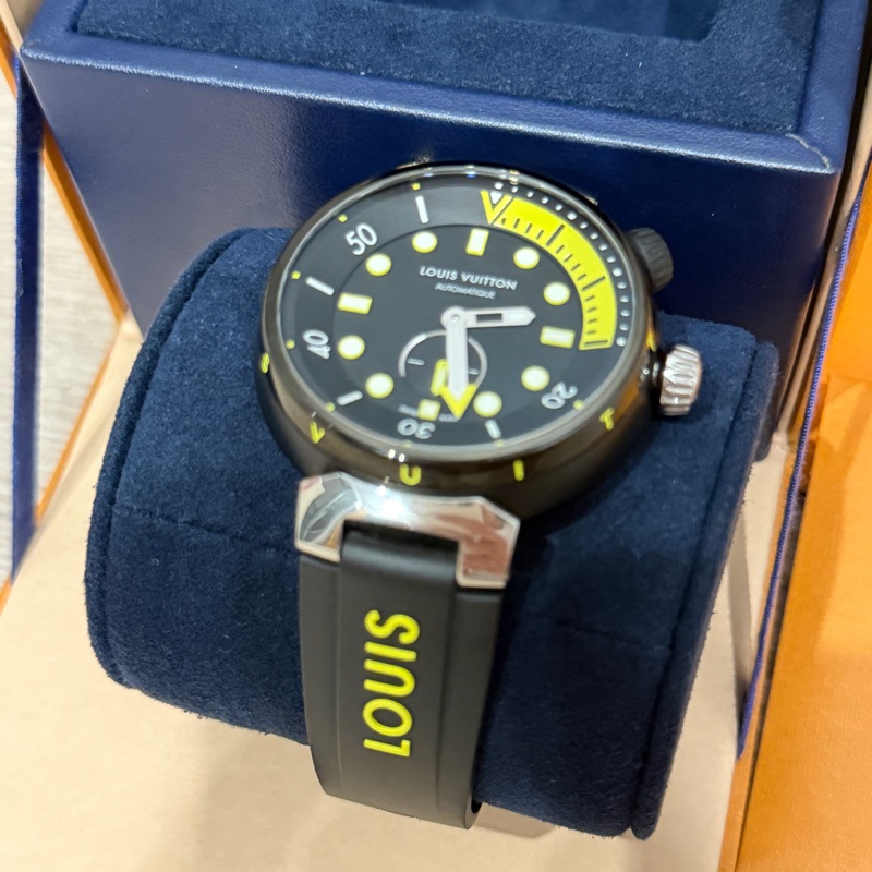 Louis Vuitton (路易威登) Neon Black (QA122)潛水錶-1