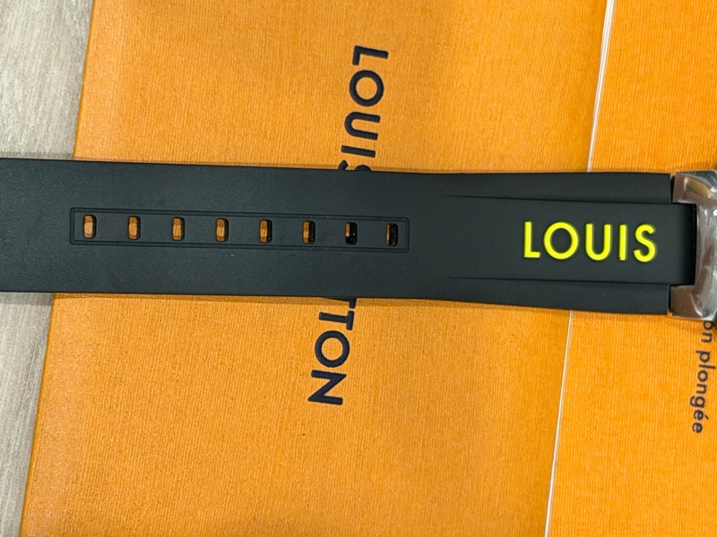 Louis Vuitton (路易威登) Neon Black (QA122)潛水錶-10