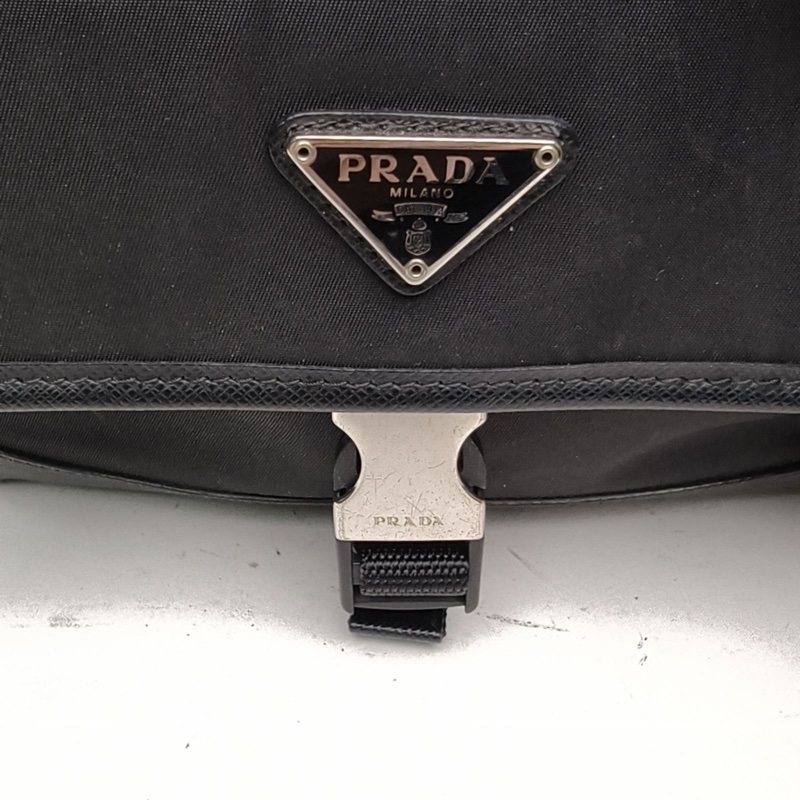 PRADA 黑色牛皮尼龍saffiano三角標斜挎包手機包-4