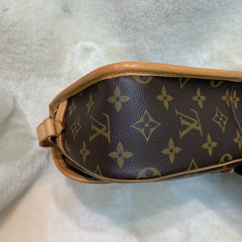 Louis Vuitton LV 老花法棍斜背包 (IA536)-11