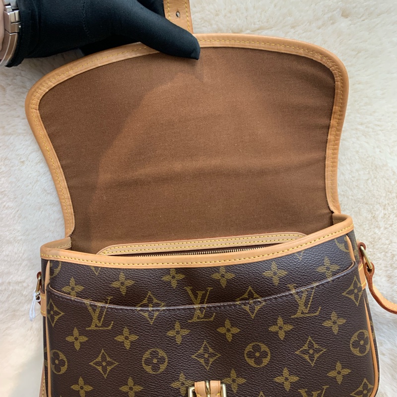 Louis Vuitton LV 老花法棍斜背包 (IA536)-13