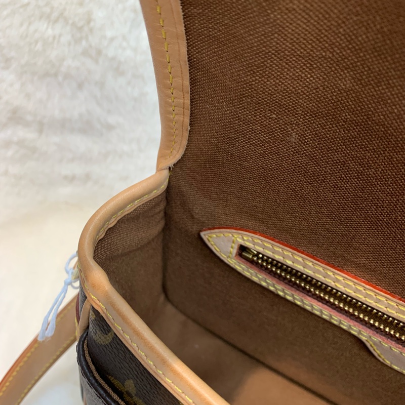 Louis Vuitton LV 老花法棍斜背包 (IA536)-15