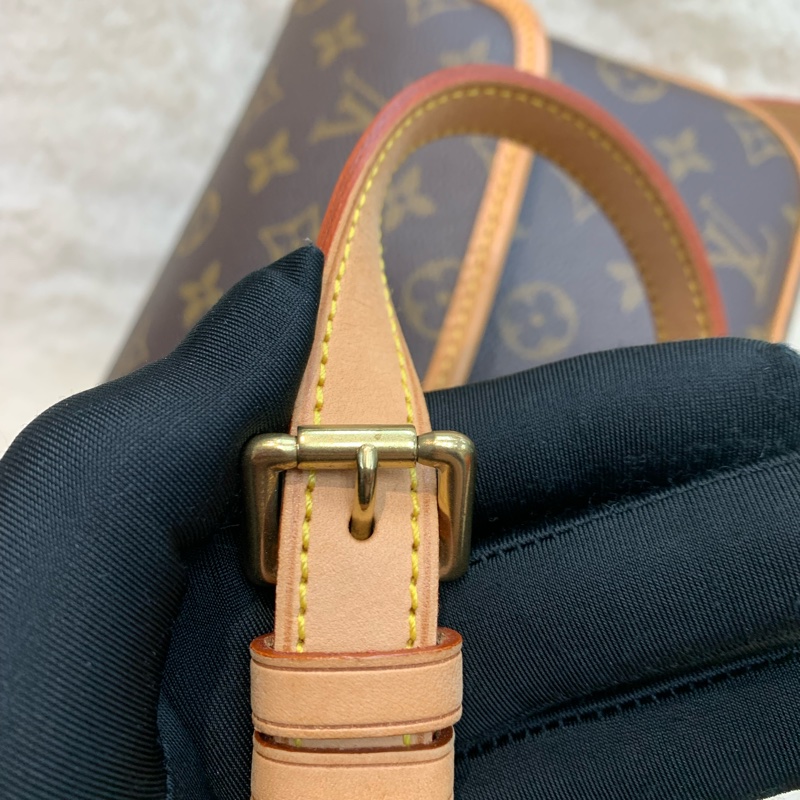 Louis Vuitton LV 老花法棍斜背包 (IA536)-17