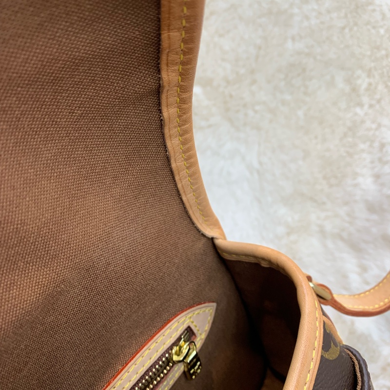 Louis Vuitton LV 老花法棍斜背包 (IA536)-39