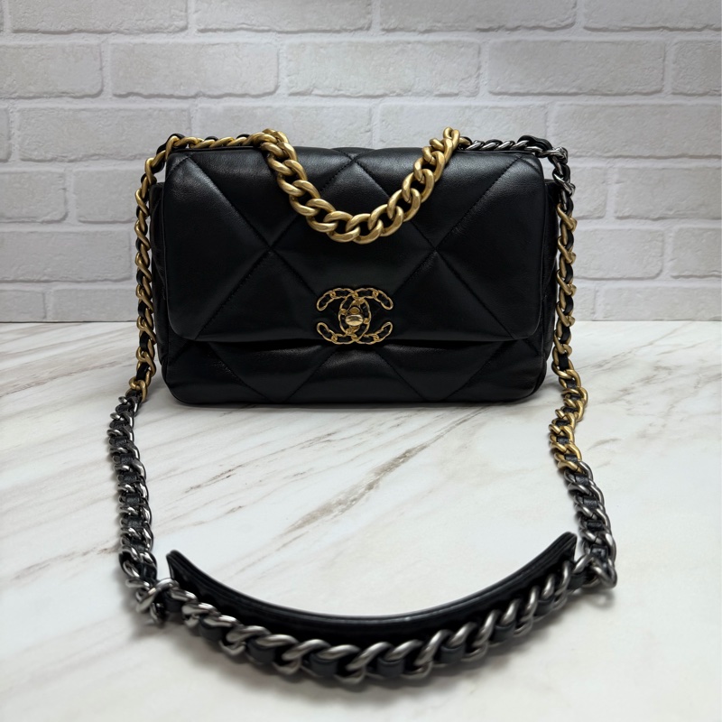 香奈兒Chanel 19 Bag 菱格紋羊皮黑色金釦 金銀雙色鏈帶 小號 手提/肩背/斜背-5