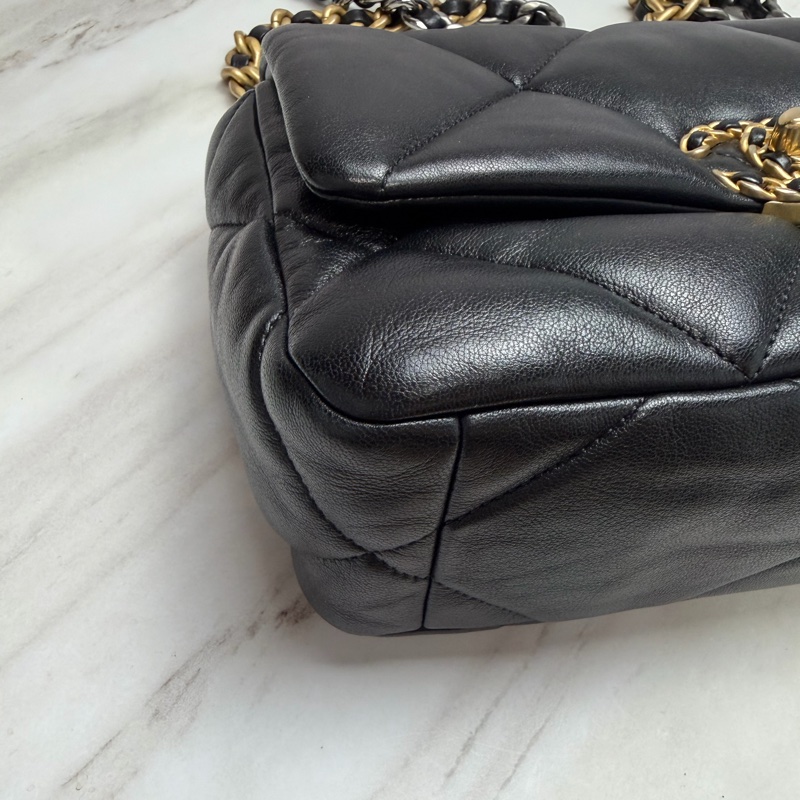 香奈兒Chanel 19 Bag 菱格紋羊皮黑色金釦 金銀雙色鏈帶 小號 手提/肩背/斜背-8