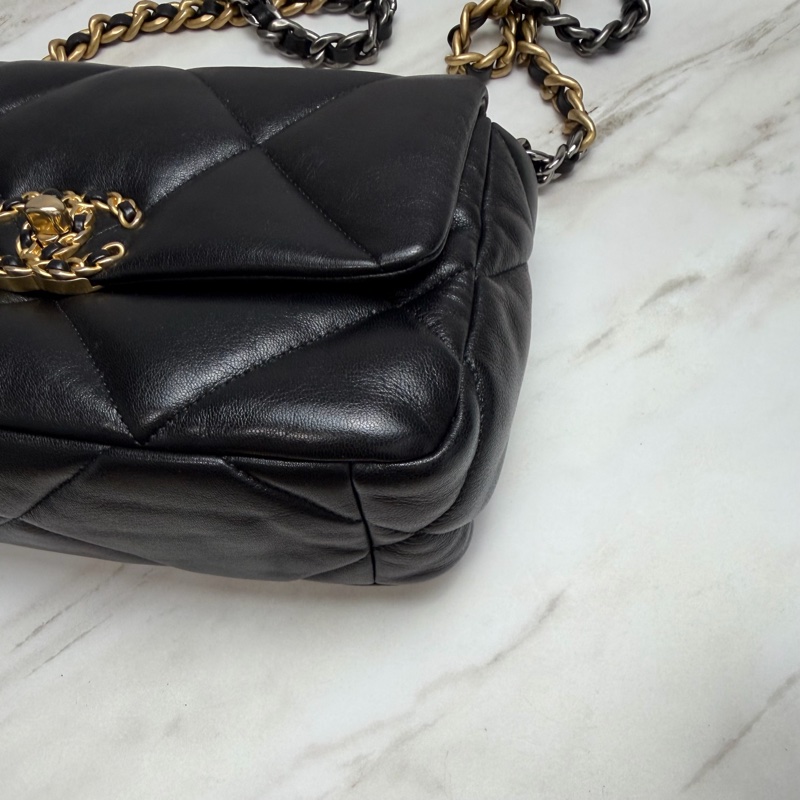 香奈兒Chanel 19 Bag 菱格紋羊皮黑色金釦 金銀雙色鏈帶 小號 手提/肩背/斜背-9