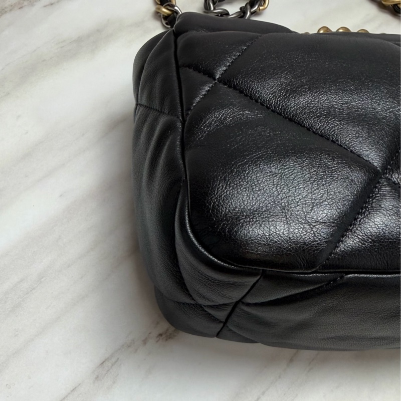 香奈兒Chanel 19 Bag 菱格紋羊皮黑色金釦 金銀雙色鏈帶 小號 手提/肩背/斜背-10