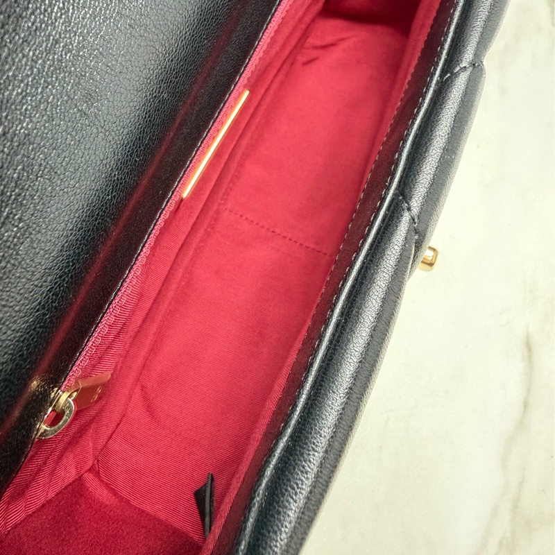 香奈兒Chanel 19 Bag 菱格紋羊皮黑色金釦 金銀雙色鏈帶 小號 手提/肩背/斜背-12