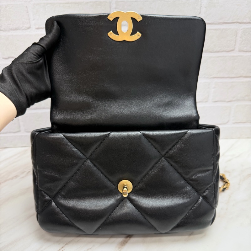 香奈兒Chanel 19 Bag 菱格紋羊皮黑色金釦 金銀雙色鏈帶 小號 手提/肩背/斜背-13