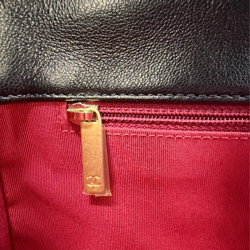 香奈兒Chanel 19 Bag 菱格紋羊皮黑色金釦 金銀雙色鏈帶 小號 手提/肩背/斜背-14