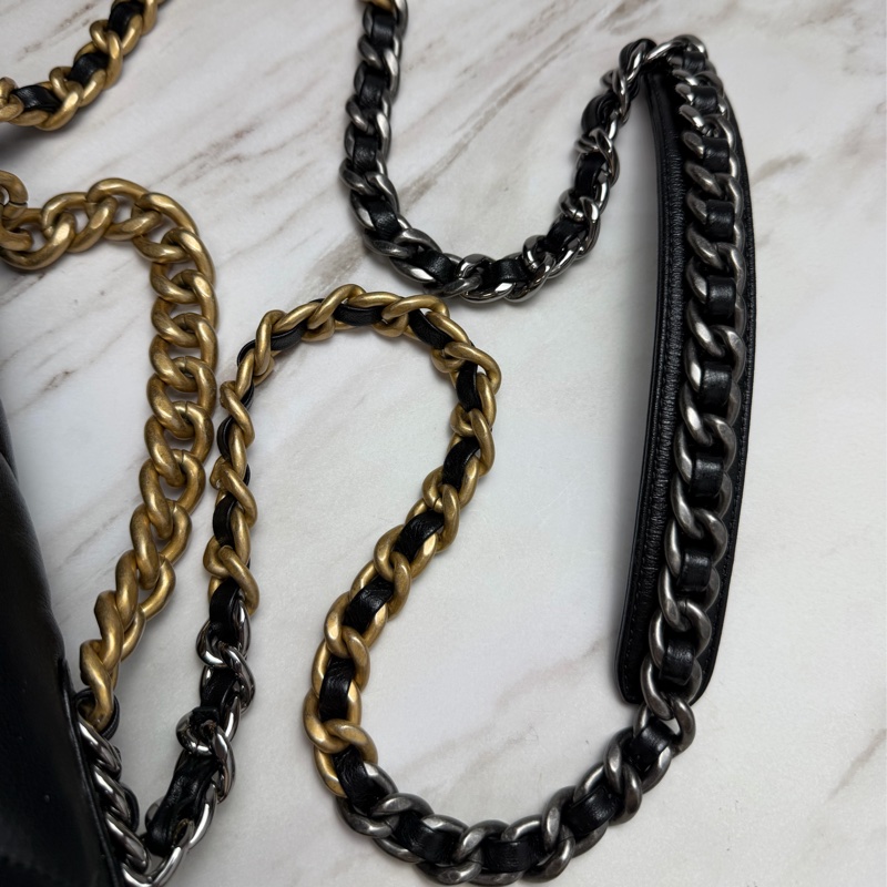 香奈兒Chanel 19 Bag 菱格紋羊皮黑色金釦 金銀雙色鏈帶 小號 手提/肩背/斜背-15