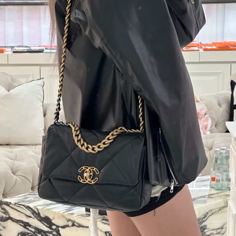 香奈兒Chanel 19 Bag 菱格紋羊皮黑色金釦 金銀雙色鏈帶 小號 手提/肩背/斜背-16