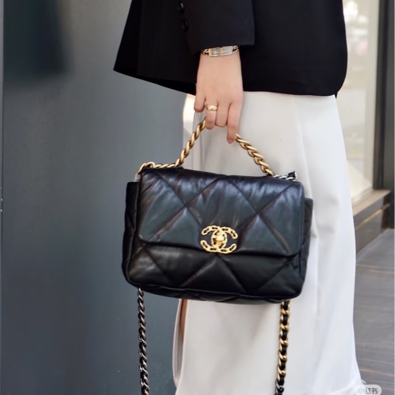 香奈兒Chanel 19 Bag 菱格紋羊皮黑色金釦 金銀雙色鏈帶 小號 手提/肩背/斜背-2