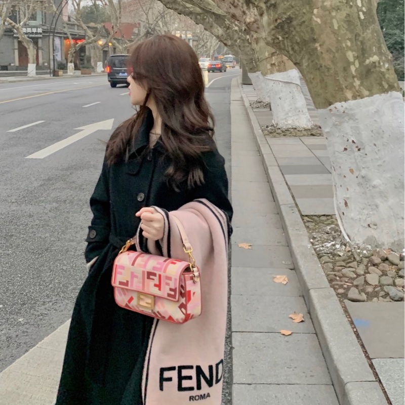 FENDI 情人節限定粉色老花手提肩背斜背包28*16*6.5 新品閒置 配件塵袋盒子-0