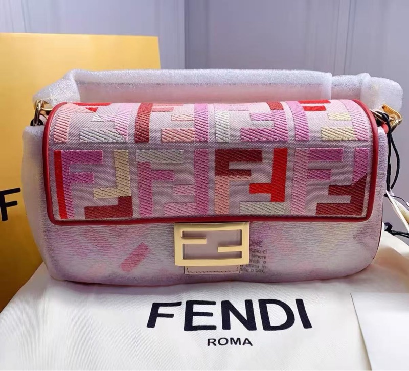 FENDI 情人節限定粉色老花手提肩背斜背包28*16*6.5 新品閒置 配件塵袋盒子-3