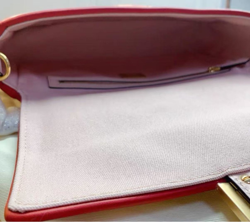 FENDI 情人節限定粉色老花手提肩背斜背包28*16*6.5 新品閒置 配件塵袋盒子-6