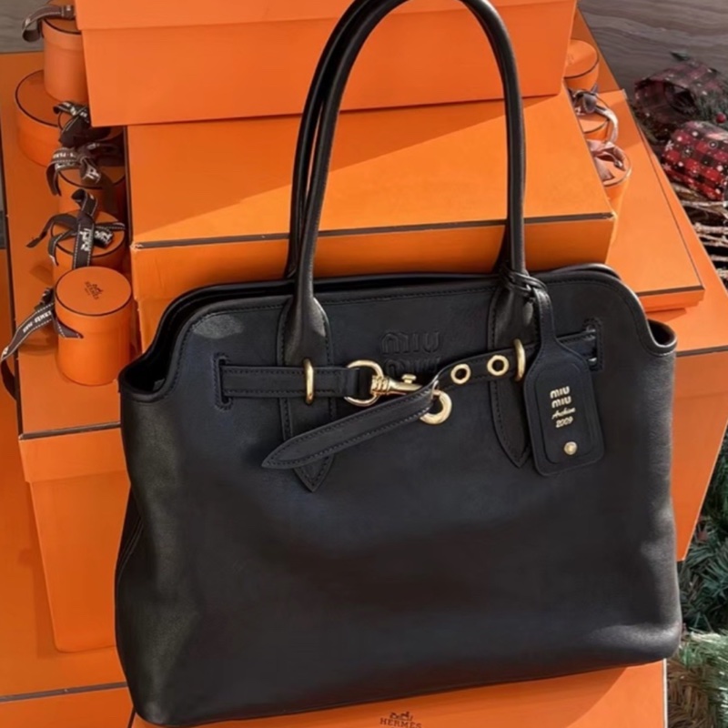 MIUMIU繆繆👩🏻🎤AVENTURE黑色金扣羊皮#大號托特包#-11