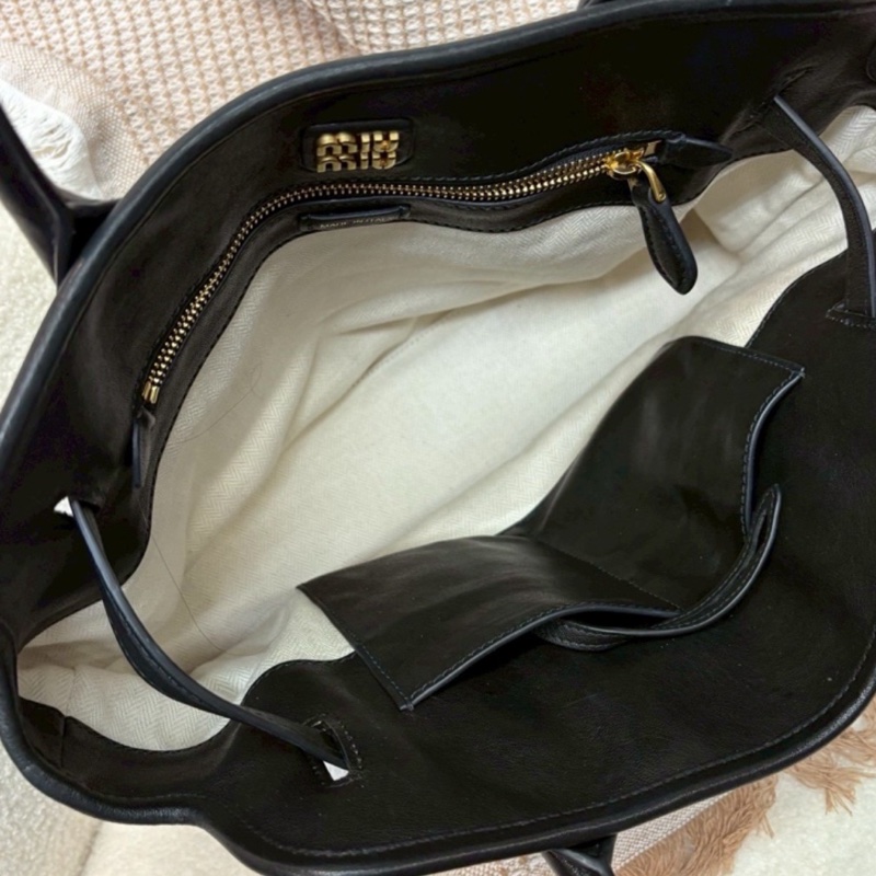 MIUMIU繆繆👩🏻🎤AVENTURE黑色金扣羊皮#大號托特包#-14