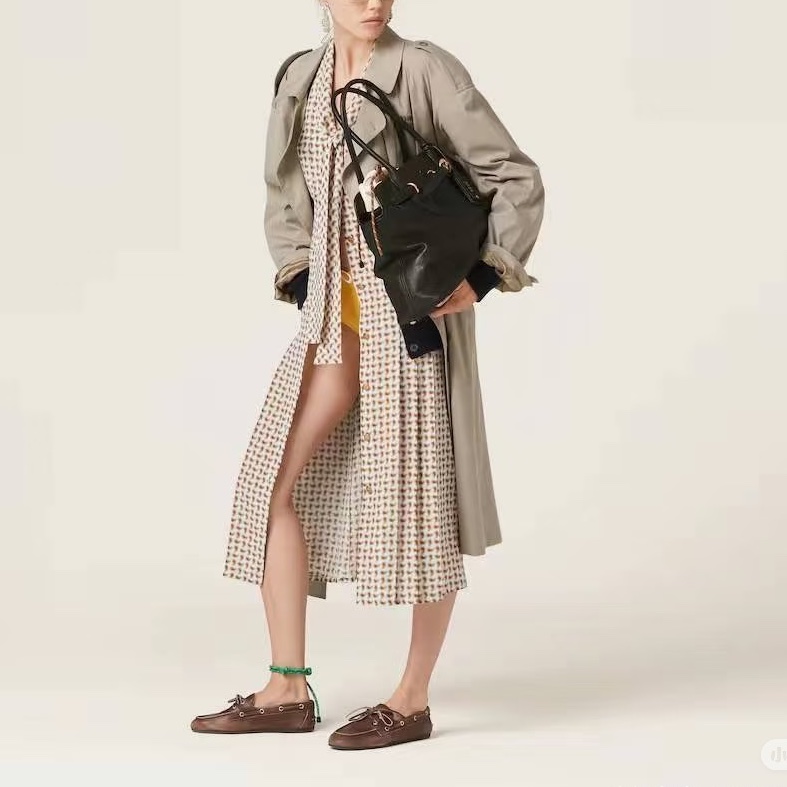 MIUMIU繆繆👩🏻🎤AVENTURE黑色金扣羊皮#大號托特包#-27