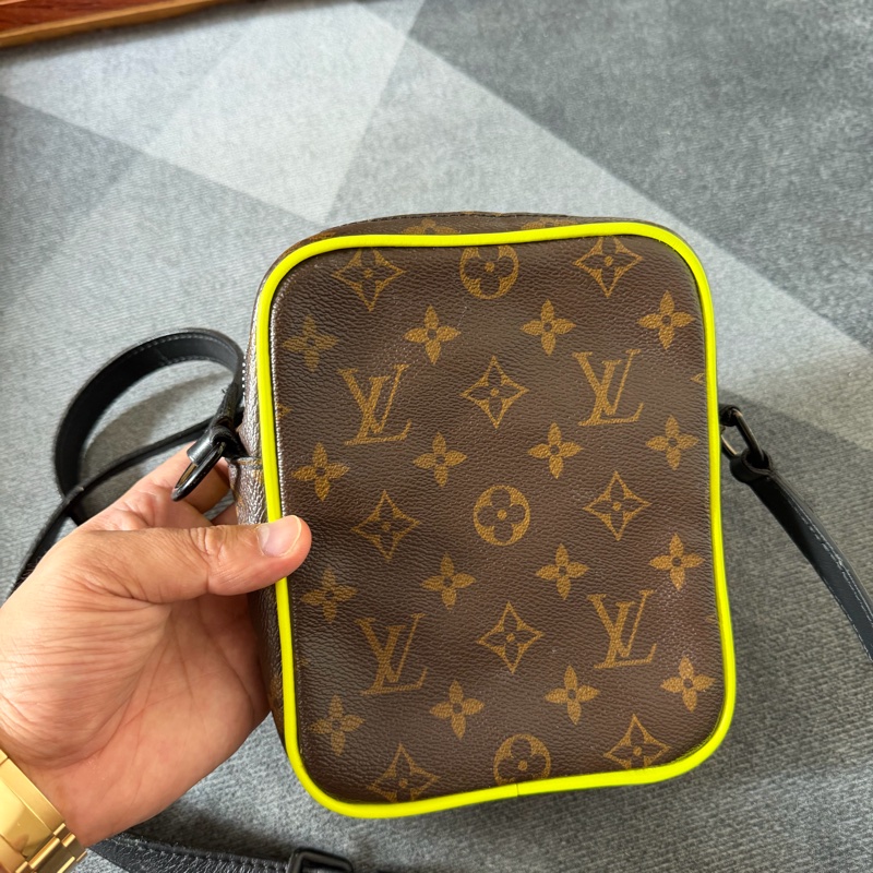 Lv 老花螢光綠相機包(M69404)芯片款-1