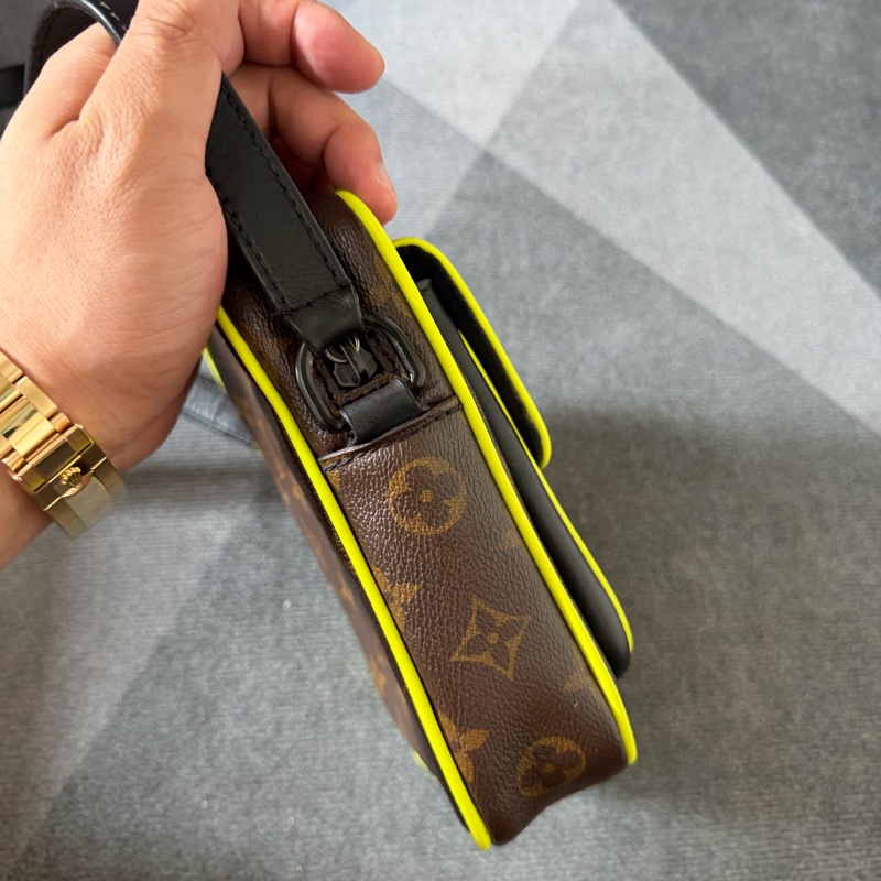 Lv 老花螢光綠相機包(M69404)芯片款-4