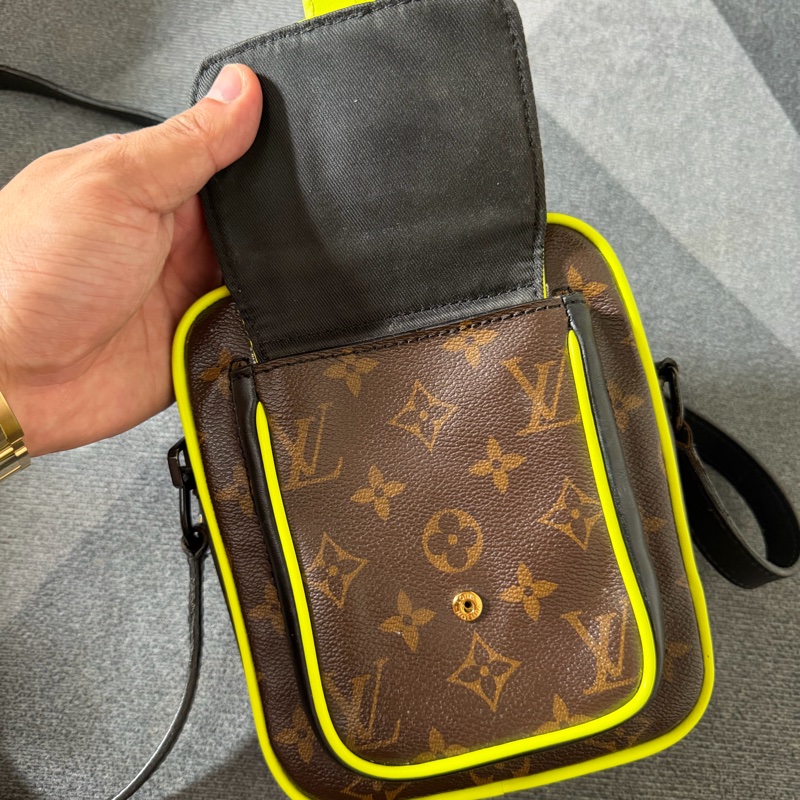 Lv 老花螢光綠相機包(M69404)芯片款-6