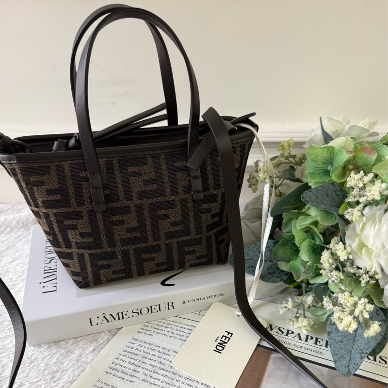 Roll FF Logo 緹花布迷你手提/斜背二用包(棕色)-0