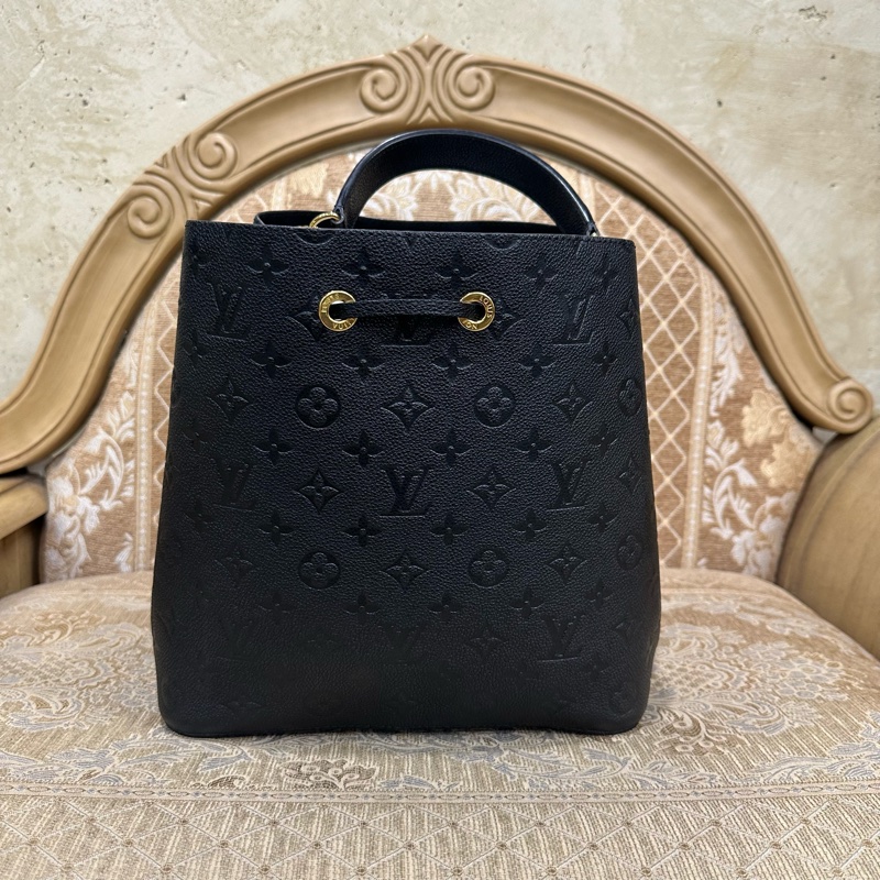 LV 黑牛皮壓紋金釦Noeneo MM手提肩背包M45256-1