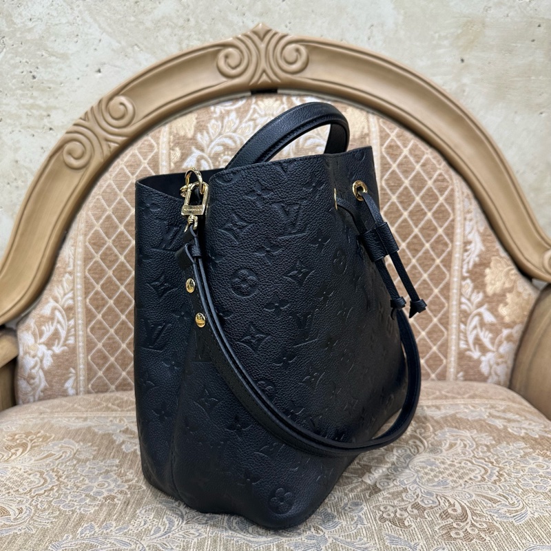 LV 黑牛皮壓紋金釦Noeneo MM手提肩背包M45256-2