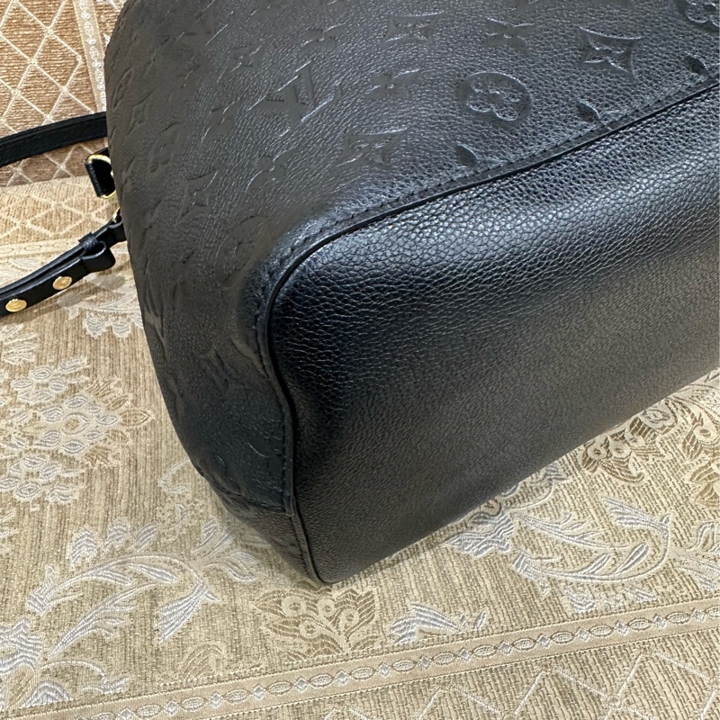 LV 黑牛皮壓紋金釦Noeneo MM手提肩背包M45256-5