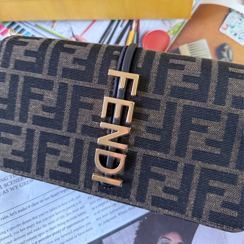 Fendigraphy FF Logo 緹花帆布二合一鍊包/WOC(棕色)-4
