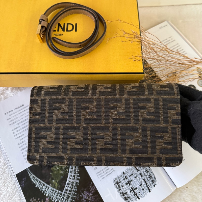 Baguette FF Logo 緹花布二用皮夾式鍊包/WOC(棕色)-3