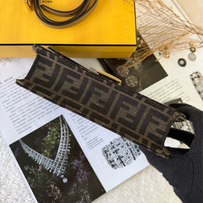 Baguette FF Logo 緹花布二用皮夾式鍊包/WOC(棕色)-5