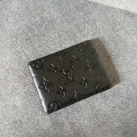 Lv黑色老花壓紋對開短夾（M62901）芯片款