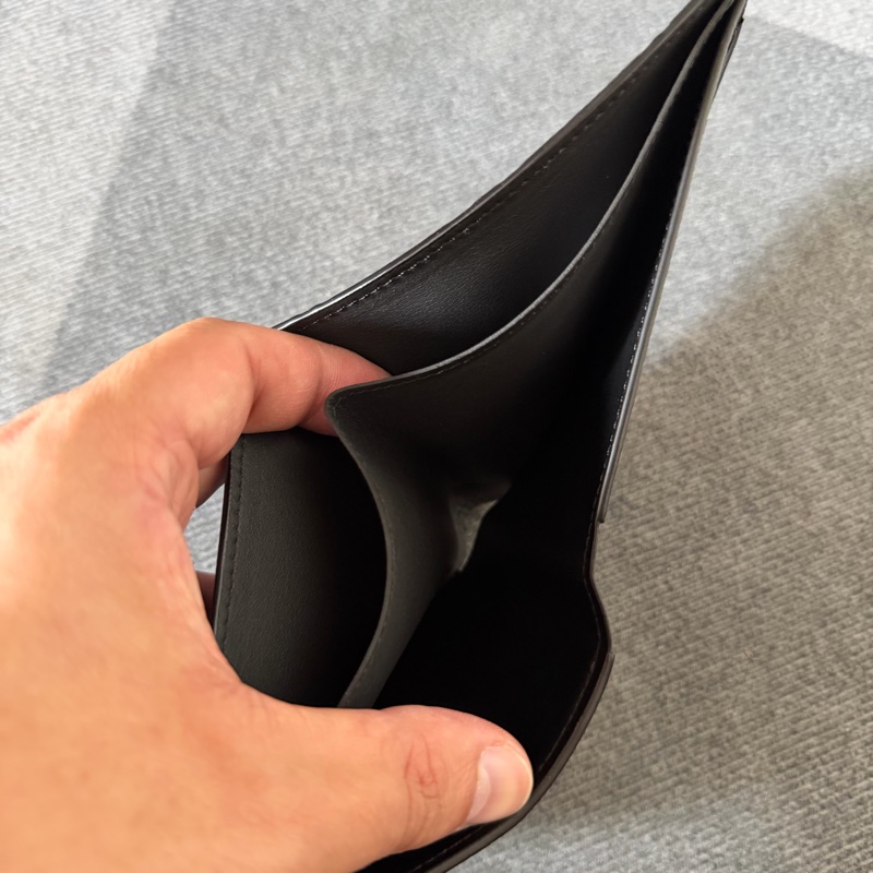 Lv黑色老花壓紋對開短夾(M62901)芯片款-6