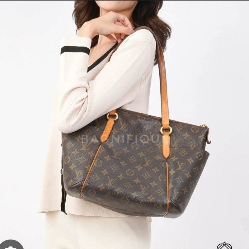 母親節特價 二手 小款 LV原花 天心包 氣質出眾-0