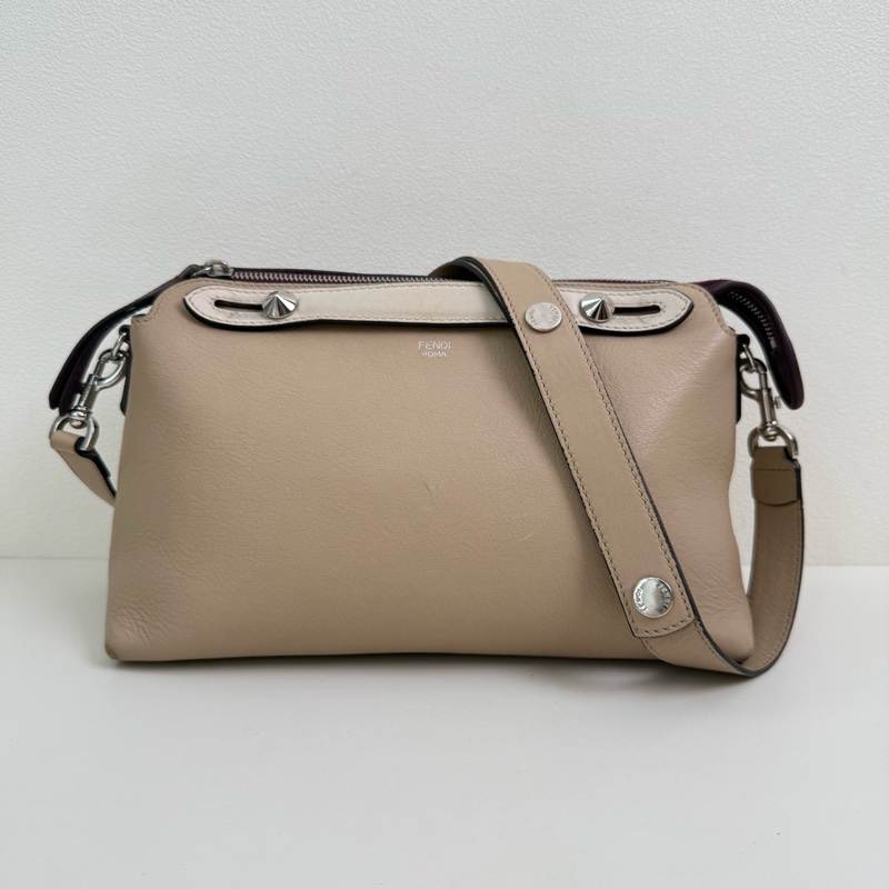 芬迪/Fendi 米色牛皮斜挎包 銀扣-0