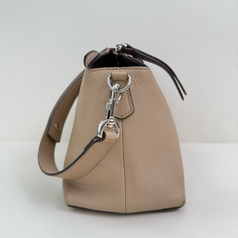 芬迪/Fendi 米色牛皮斜挎包 銀扣-3