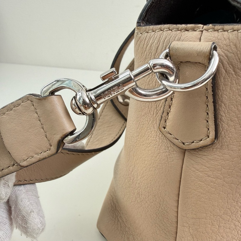 芬迪/Fendi 米色牛皮斜挎包 銀扣-7