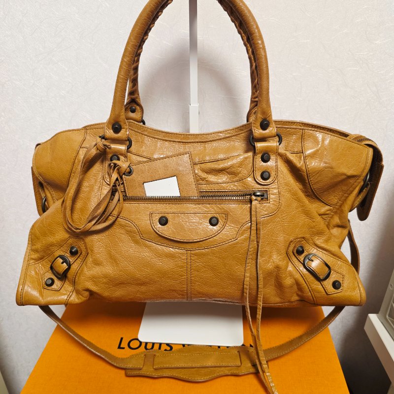 母親節特價 巴黎世家 招財 大地色 機車包 (Part Time款) 包身輕盈,肩背手提兩宜-0