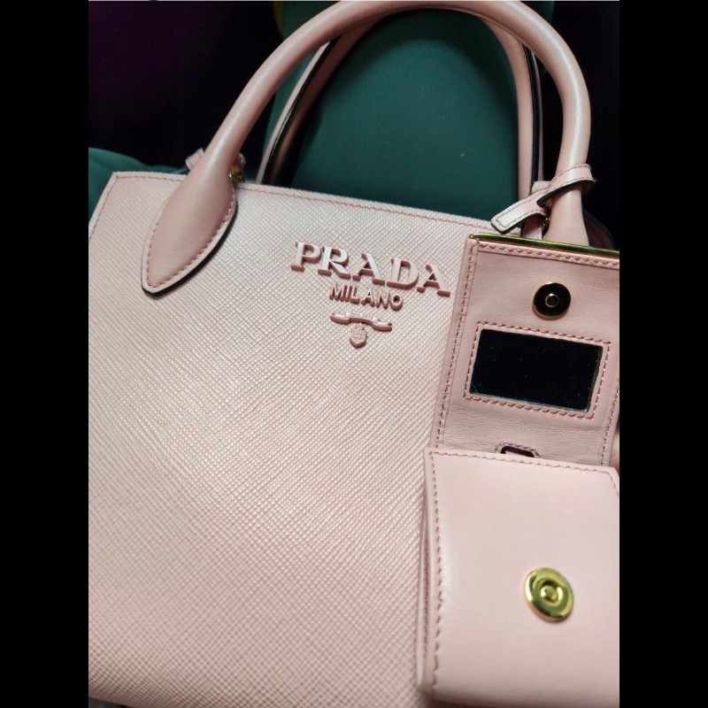 【專櫃正品】Prada Saffiano 雙把手防刮牛皮包（櫻花粉）-4