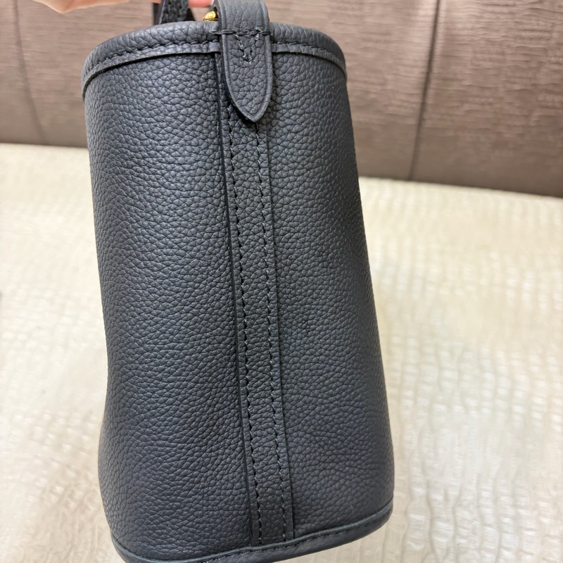 LV 原花黑牛皮雙面Neverfull insideout BB托特包-3