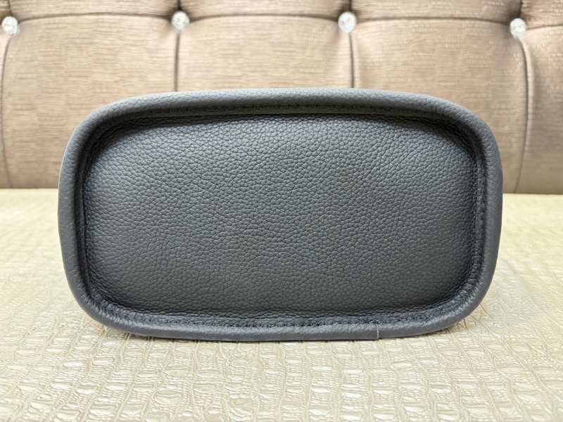 LV 原花黑牛皮雙面Neverfull insideout BB托特包-4