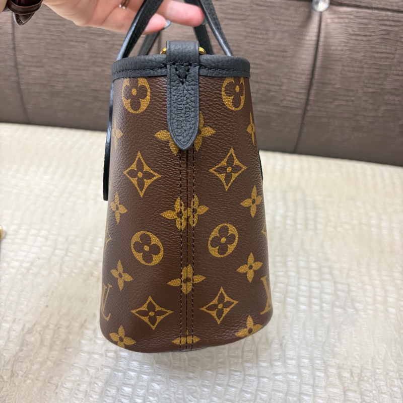LV 原花黑牛皮雙面Neverfull insideout BB托特包-10