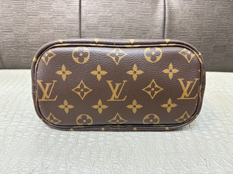 LV 原花黑牛皮雙面Neverfull insideout BB托特包-11