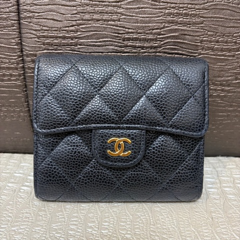 Chanel 黑荔枝牛皮金釦三折短夾AP0231